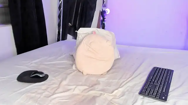 AgathaFoxx online show from March 3, 2026, 2:07 am