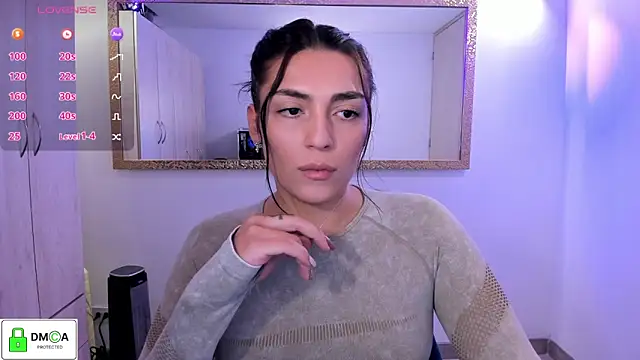 Snapshot of EricaVanderhill chatting on May 21, 2026, 12:28 am EricaVanderhill online show from May 21, 2026, 12:28 am