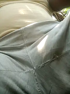 Snapshot of FinableKnee chatting on September 25, 2025, 7:23 am FinableKnee online show from September 25, 2025, 7:23 am