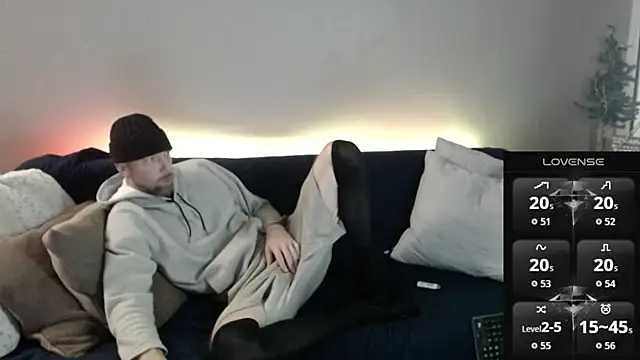 MaxRouger online show from December 1, 2025, 10:48 pm