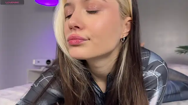 Snapshot of _blowjob_queen chatting on June 16, 2026, 9:06 pm blowjob queen online show from June 16, 2026, 9:06 pm