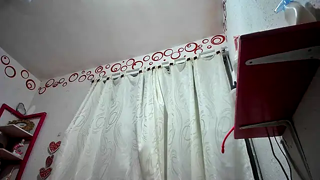 Dulce Maria05 online show from December 21, 2024, 8:21 pm