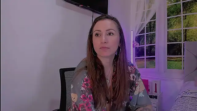 vanessabrown  online show from April 19, 2026, 3:22 pm