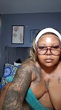 PearlSexxy69 online show from June 3, 2026, 2:33 pm