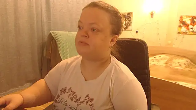 Janiffer MiMi online show from February 19, 2025, 5:49 pm