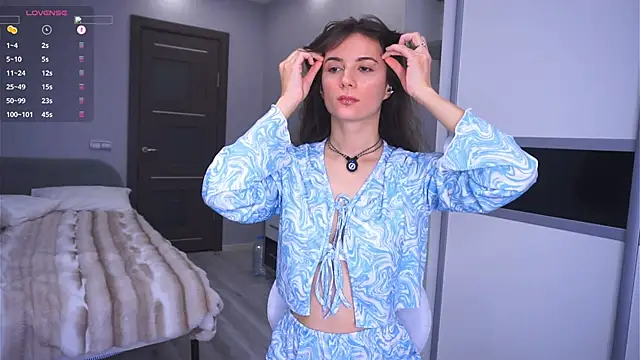 Holla Molly online show from February 26, 2026, 5:50 am