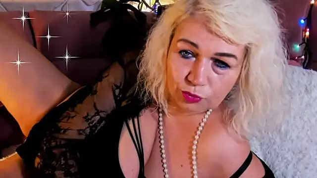 glamour kitten online show from October 29, 2025, 3:14 pm