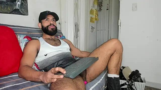 sweatyhairypig23 online show from January 16, 2026, 12:20 pm