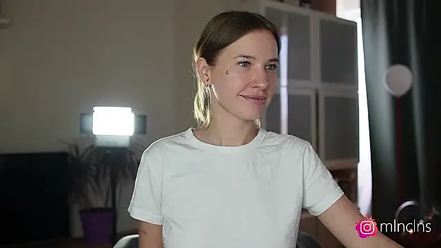 melanielwithu online show from March 18, 2026, 10:51 am