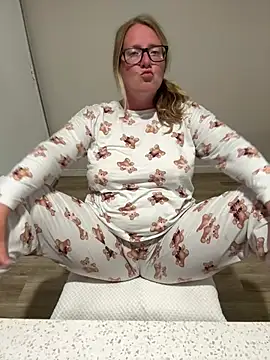 Snapshot of Lizzyloo chatting on February 24, 2026, 3:15 am Lizzyloo online show from February 24, 2026, 3:15 am