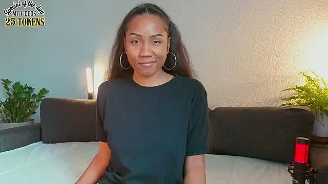 Therainqueen online show from October 7, 2025, 9:06 am