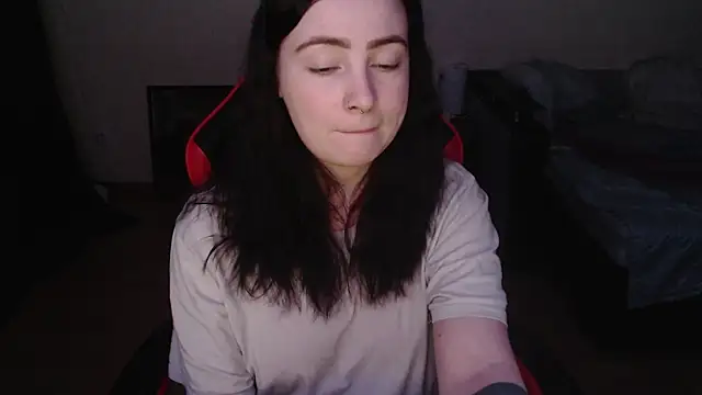 Laralianna online show from February 6, 2026, 7:50 pm