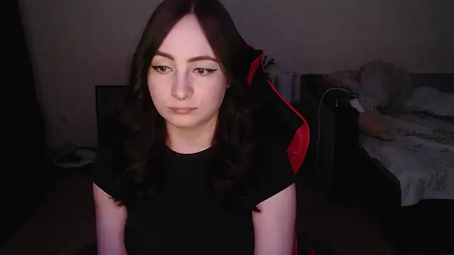 Laralianna online show from March 27, 2026, 7:02 pm