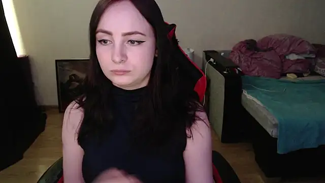 Laralianna online show from April 14, 2026, 1:39 pm