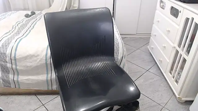 MysterBearMG online show from April 18, 2026, 8:20 pm