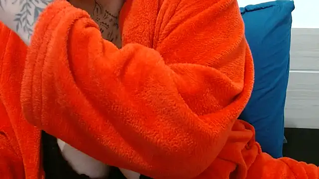 vaholiver online show from November 16, 2025, 8:03 pm