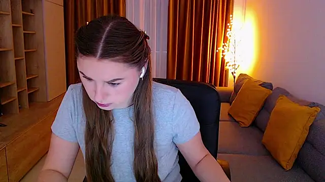  Mia Adams online show from April 21, 2026, 6:31 am