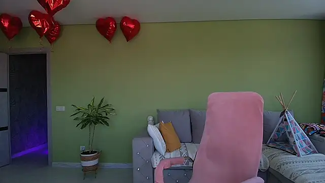 Snapshot of Cuddle_Cat chatting on June 13, 2026, 6:00 am Cuddle Cat online show from June 13, 2026, 6:00 am