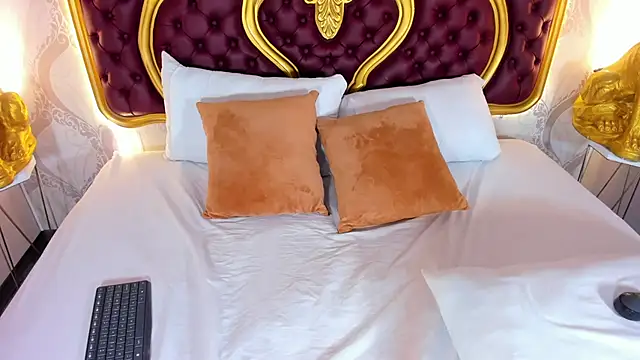 Dulce 26  online show from October 14, 2025, 5:03 pm