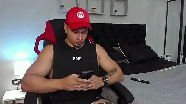 tyler hank01 online show from November 2, 2025, 10:45 pm