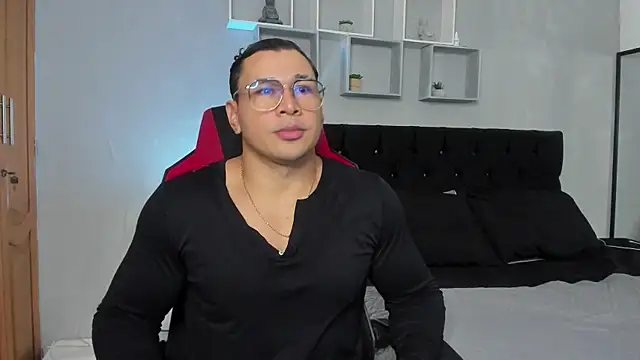 tyler hank01 online show from December 2, 2025, 2:28 am