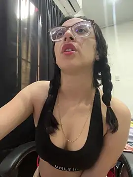 Snapshot of Ninnfa chatting on December 10, 2024, 8:16 pm Ninnfa online show from December 10, 2024, 8:16 pm