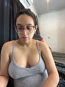 Snapshot of Ninnfa chatting on October 4, 2025, 3:32 pm Ninnfa online show from October 4, 2025, 3:32 pm