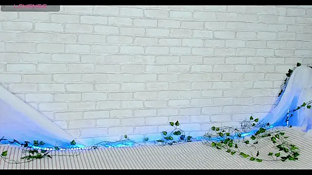 LinaKenny online show from April 23, 2026, 2:08 pm