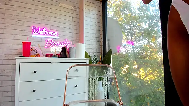 Britney Charm  online show from October 20, 2025, 6:14 am