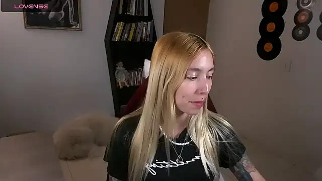 Snapshot of Saucy_Jenn chatting on October 4, 2025, 2:31 am Saucy Jenn online show from October 4, 2025, 2:31 am