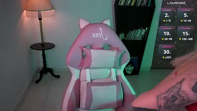 Saucy Jenn online show from December 19, 2025, 3:13 am