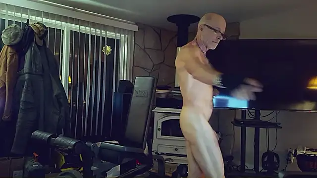 MoonDancer online show from April 1, 2026, 4:35 am