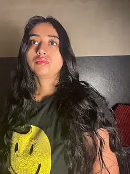 Valentinne z online show from April 29, 2026, 10:41 am