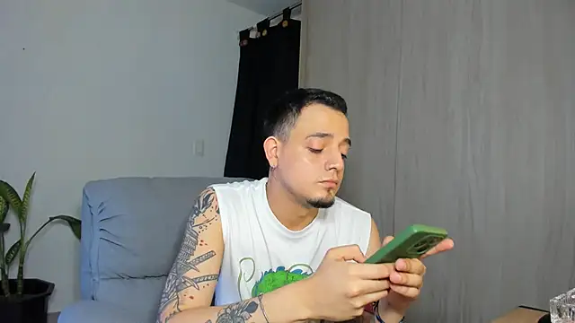 alejandro calderon1 online show from March 6, 2025, 4:52 am