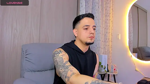 alejandro calderon1 online show from September 28, 2025, 4:40 am