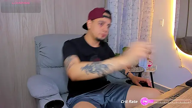 alejandro calderon1 online show from October 13, 2025, 2:55 am