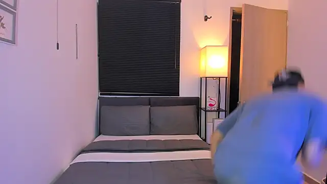 alejandro calderon1 online show from April 19, 2026, 4:23 am