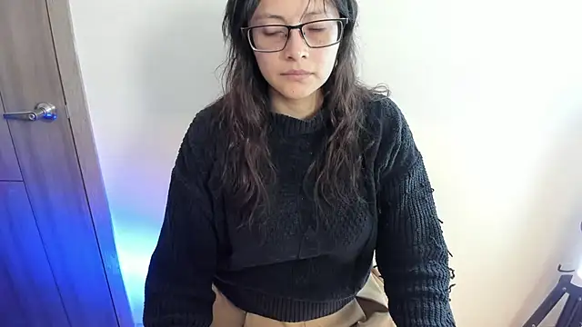 Snapshot of Kyomi_chang chatting on July 9, 2026, 12:42 pm Kyomi chang online show from July 9, 2026, 12:42 pm