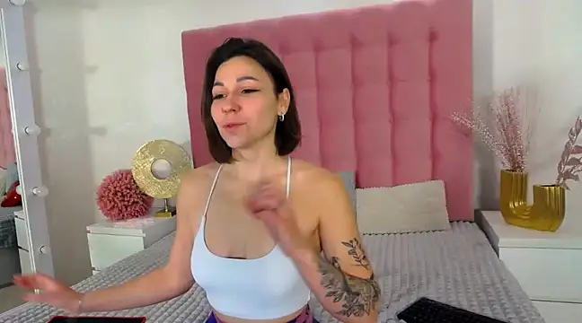 Snapshot of Edenne chatting on January 3, 2025, 1:14 pm Edenne online show from January 3, 2025, 1:14 pm