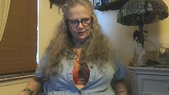 Snapshot of DestineeLoverGirl chatting on October 24, 2025, 12:34 pm DestineeLoverGirl online show from October 24, 2025, 12:34 pm