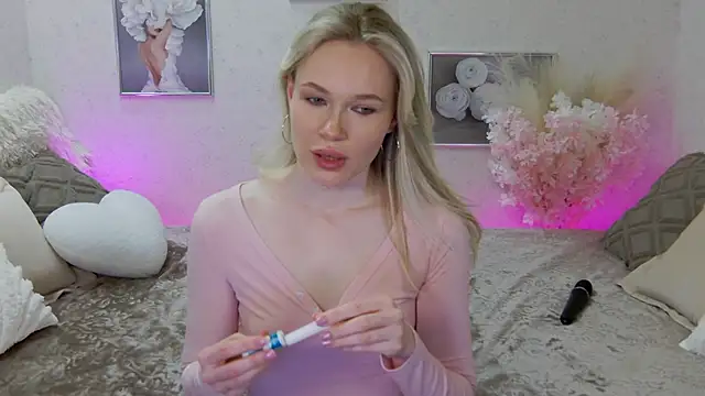 Veronika Mitchel online show from March 18, 2025, 5:53 pm