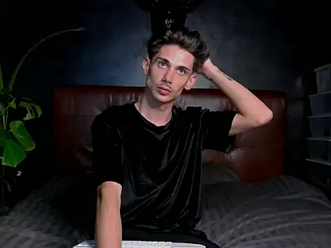 Snapshot of DanielCrush1 chatting on October 3, 2025, 6:38 pm DanielCrush1 online show from October 3, 2025, 6:38 pm