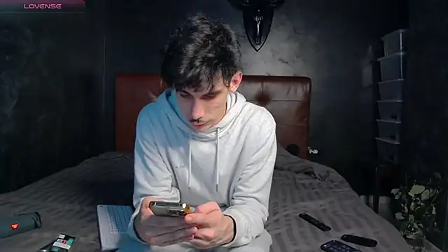 Snapshot of DanielCrush1 chatting on February 24, 2026, 7:01 pm DanielCrush1 online show from February 24, 2026, 7:01 pm