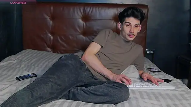 Snapshot of DanielCrush1 chatting on March 15, 2026, 3:18 pm DanielCrush1 online show from March 15, 2026, 3:18 pm