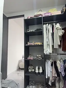 stormyy  online show from February 15, 2026, 7:43 pm