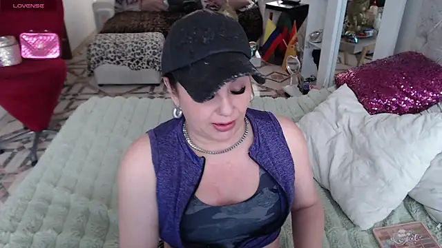 Snapshot of Myrnasexxx chatting on April 22, 2026, 9:05 pm Myrnasexxx online show from April 22, 2026, 9:05 pm