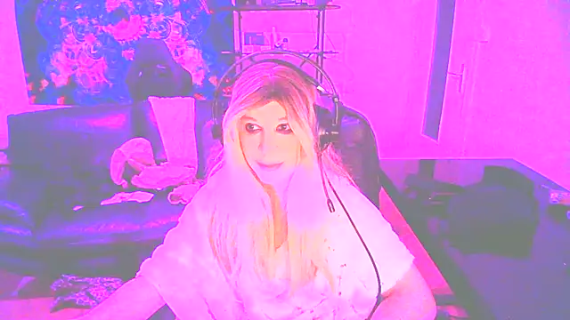 Snapshot of LatruieSow chatting on December 27, 2024, 1:43 am LatruieSow online show from December 27, 2024, 1:43 am