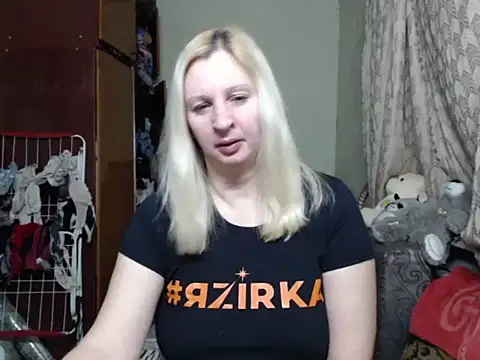 BustyBlond online show from February 23, 2025, 4:02 pm