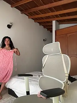 GabriSaenz online show from April 3, 2026, 1:20 pm