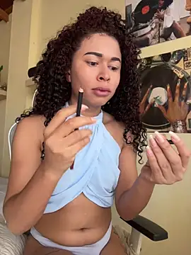 Snapshot of GabriSaenz chatting on May 1, 2026, 1:37 pm GabriSaenz online show from May 1, 2026, 1:37 pm